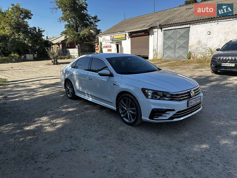 Седан Volkswagen Passat 2016 в Одессе