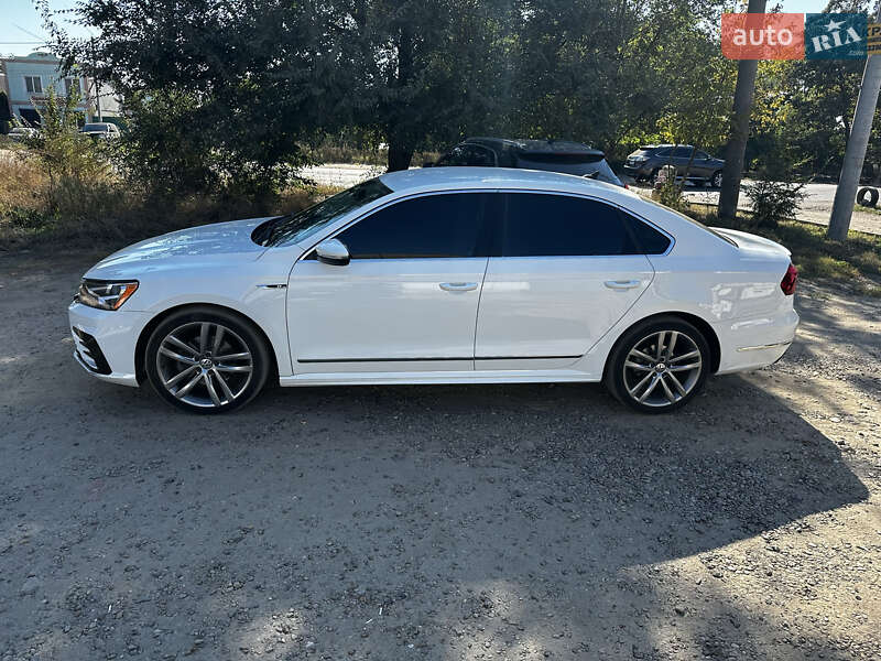 Седан Volkswagen Passat 2016 в Одессе