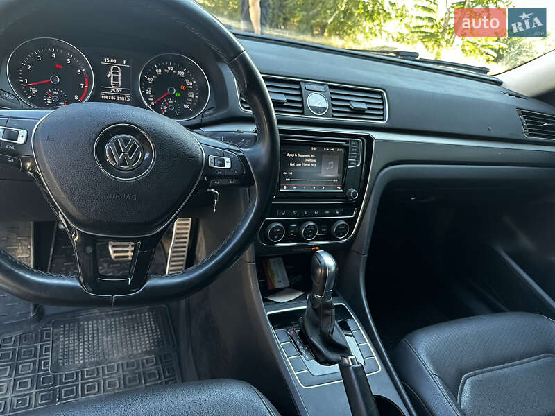 Седан Volkswagen Passat 2016 в Одессе