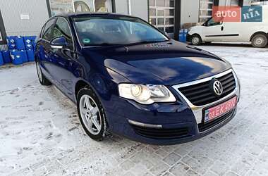 Седан Volkswagen Passat 2006 в Сарнах