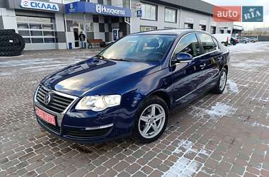 Седан Volkswagen Passat 2006 в Сарнах