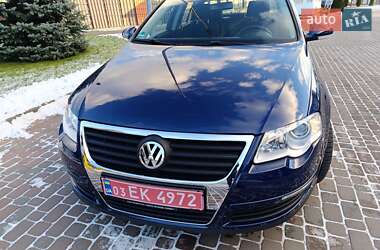 Седан Volkswagen Passat 2006 в Сарнах