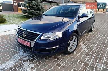 Седан Volkswagen Passat 2006 в Сарнах