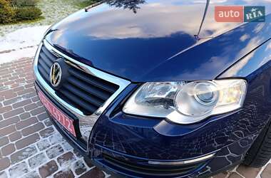 Седан Volkswagen Passat 2006 в Сарнах