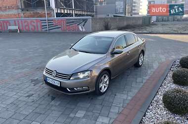 Седан Volkswagen Passat 2012 в Хусте