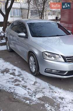 Седан Volkswagen Passat 2013 в Хмельницькому