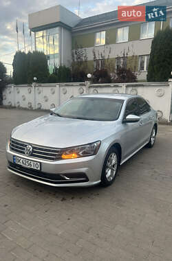 Седан Volkswagen Passat 2016 в Рівному