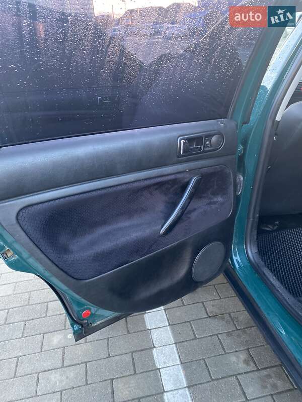 Универсал Volkswagen Passat 1999 в Калуше