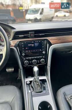 Седан Volkswagen Passat 2019 в 
