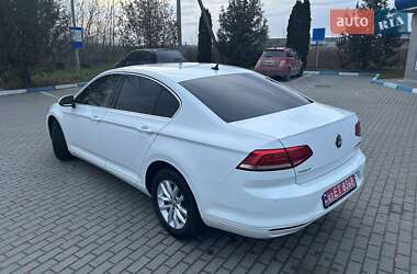 Седан Volkswagen Passat 2017 в Львове