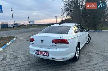 Седан Volkswagen Passat 2017 в Львове