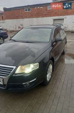 Седан Volkswagen Passat 2006 в Кельменцах