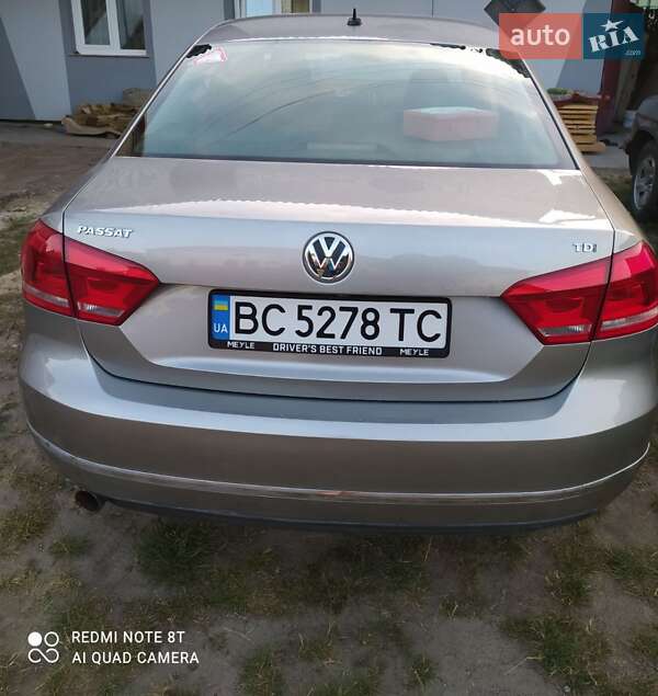 Седан Volkswagen Passat 2012 в Львове
