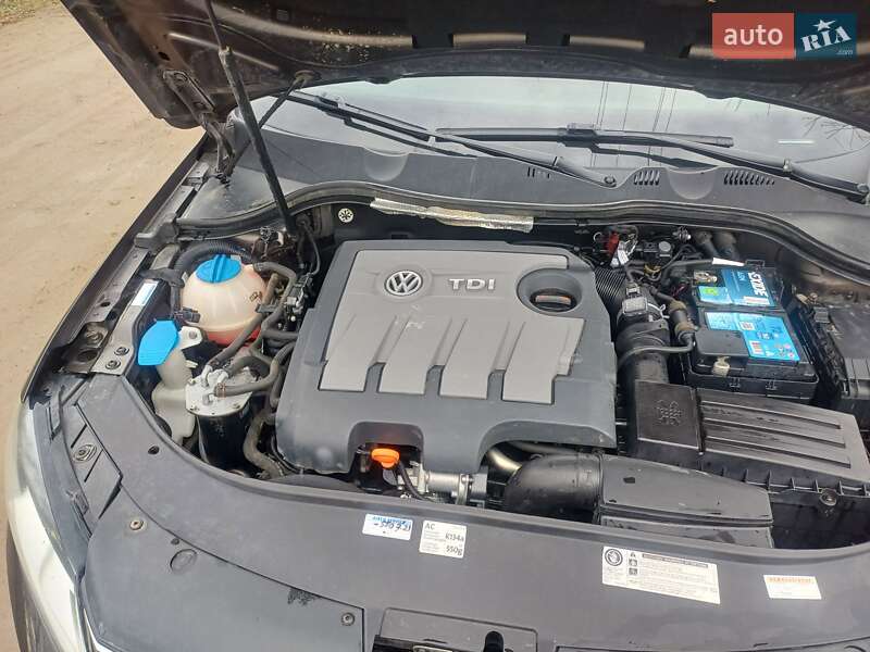 Универсал Volkswagen Passat 2012 в Кицмани