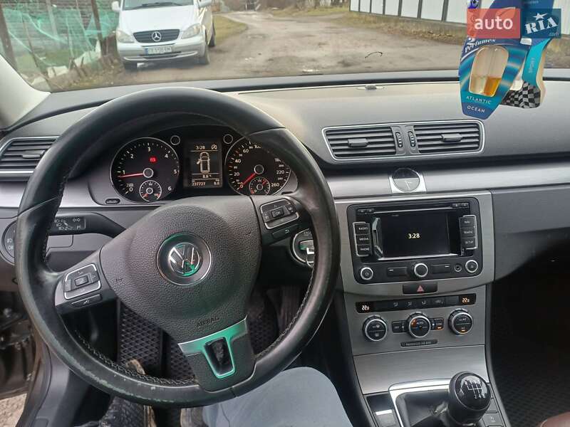 Универсал Volkswagen Passat 2012 в Кицмани