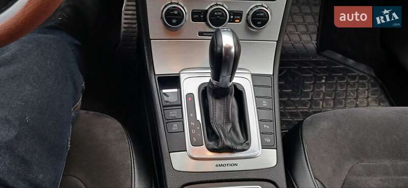 Универсал Volkswagen Passat 2013 в Старом Самборе