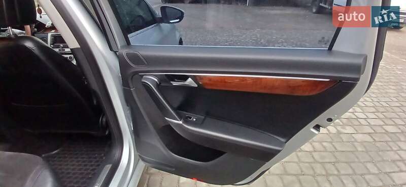 Универсал Volkswagen Passat 2013 в Старом Самборе