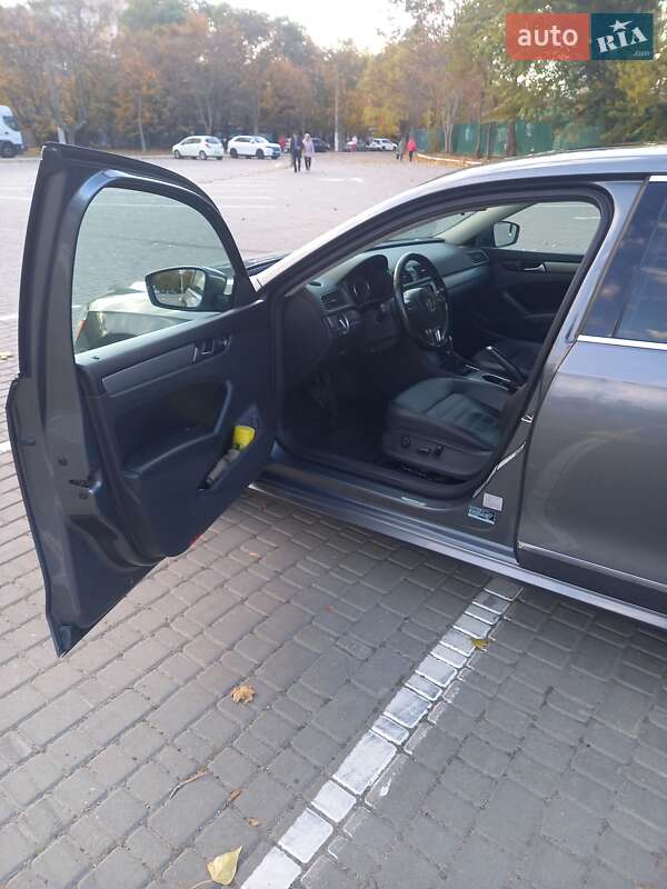 Седан Volkswagen Passat 2015 в Одессе