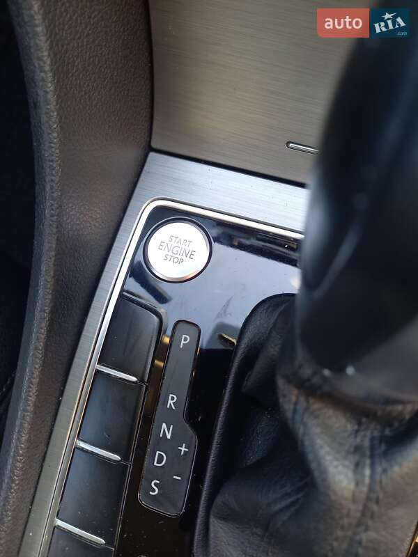 Седан Volkswagen Passat 2015 в Одессе