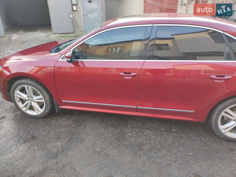 Седан Volkswagen Passat 2014 в Жашкове