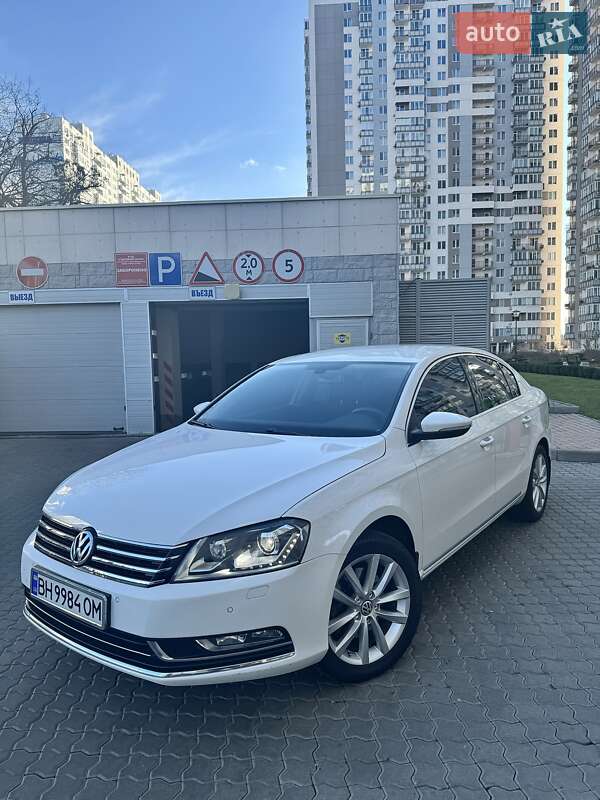 Седан Volkswagen Passat 2012 в Одессе