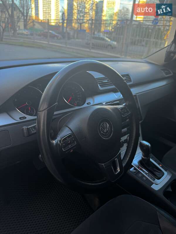 Седан Volkswagen Passat 2012 в Одессе