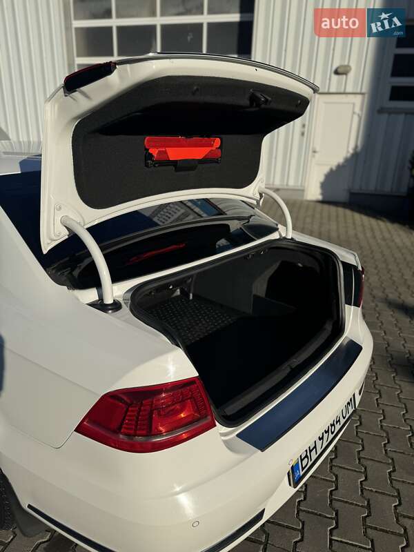 Седан Volkswagen Passat 2012 в Одессе