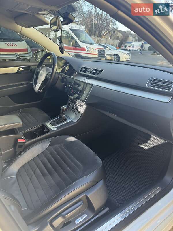 Седан Volkswagen Passat 2012 в Одессе