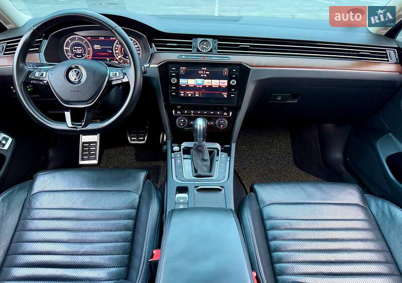 Седан Volkswagen Passat 2018 в Києві