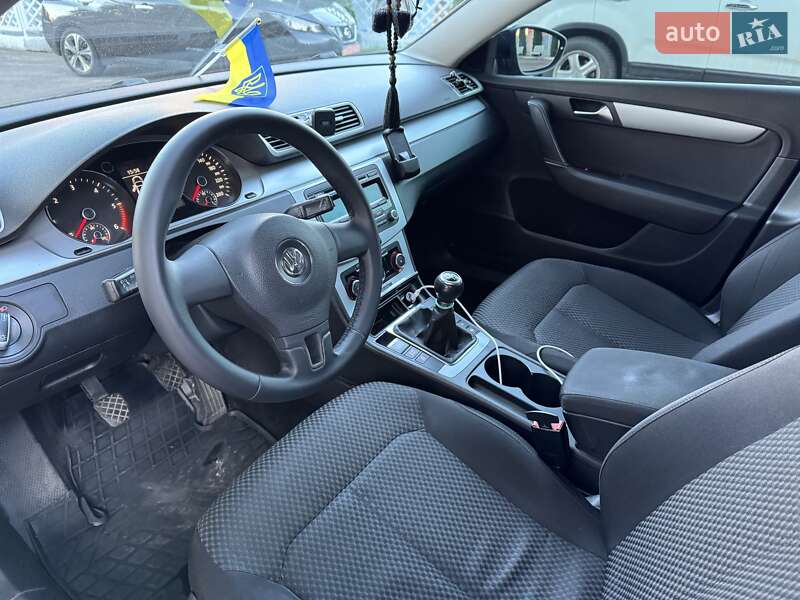 Универсал Volkswagen Passat 2011 в Ровно