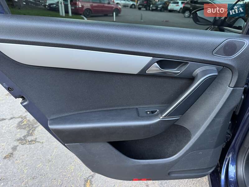 Универсал Volkswagen Passat 2011 в Ровно