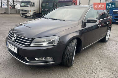 Універсал Volkswagen Passat 2011 в Дніпрі