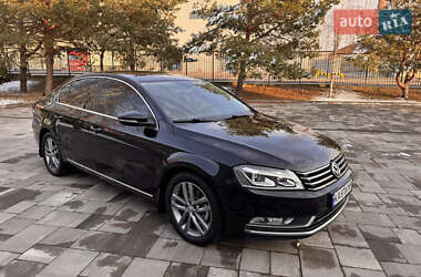 Седан Volkswagen Passat 2013 в Києві