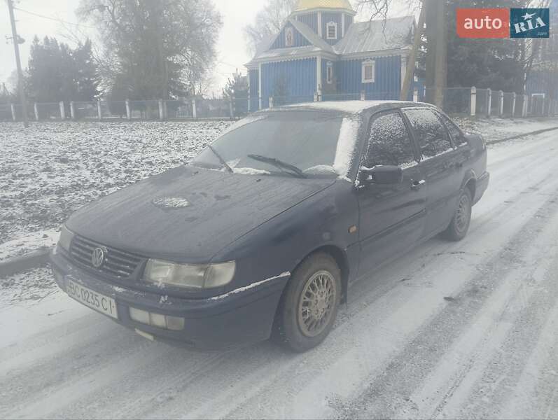 Седан Volkswagen Passat 1996 в Луцьку