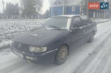 Седан Volkswagen Passat 1996 в Луцьку