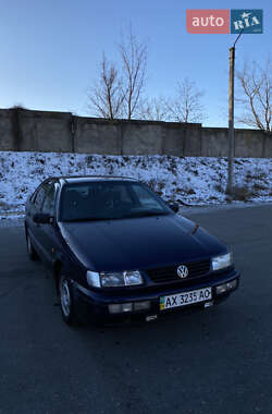 Седан Volkswagen Passat 1994 в Харькове