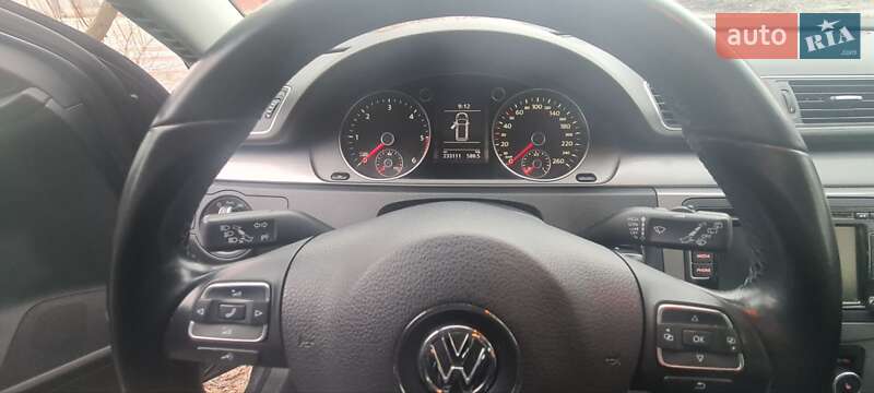 Универсал Volkswagen Passat 2011 в Харькове