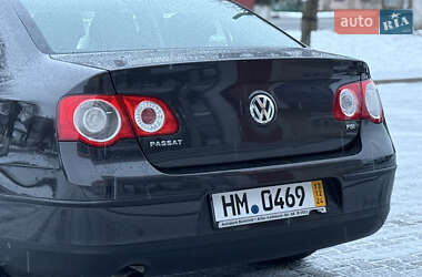 Седан Volkswagen Passat 2006 в Старокостянтинові