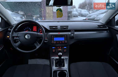 Седан Volkswagen Passat 2006 в Старокостянтинові