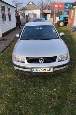 Седан Volkswagen Passat 1998 в Києві