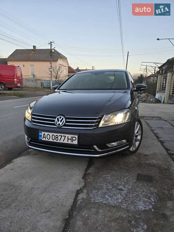 Седан Volkswagen Passat 2011 в Виноградове