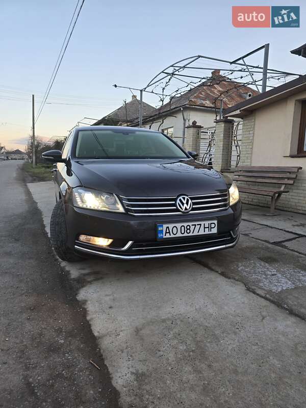 Седан Volkswagen Passat 2011 в Виноградове