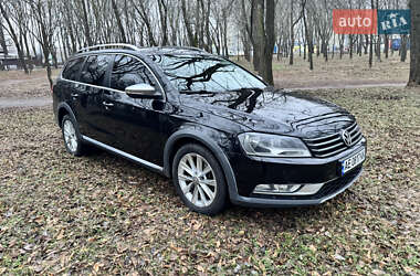 Універсал Volkswagen Passat 2013 в Дніпрі