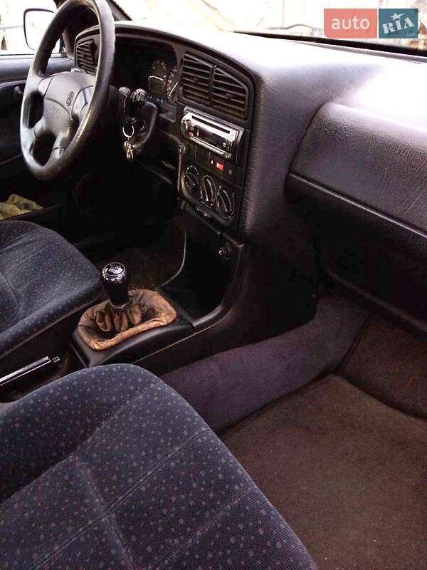 Седан Volkswagen Passat 1994 в Києві