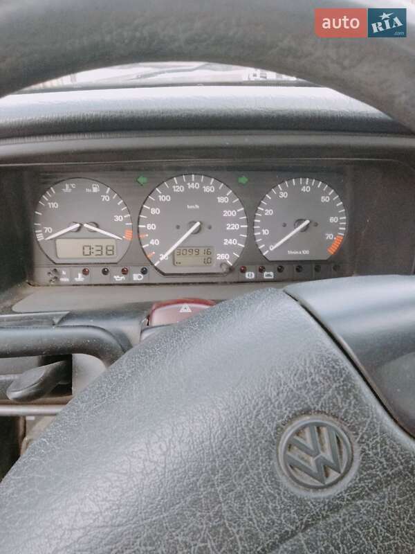 Седан Volkswagen Passat 1994 в Києві