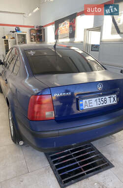 Седан Volkswagen Passat 1998 в Запорожье