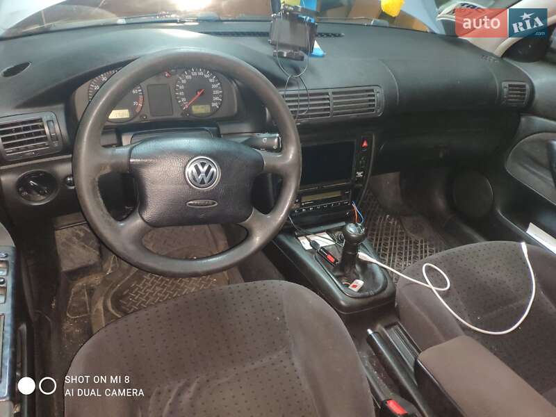 Седан Volkswagen Passat 1998 в Киеве