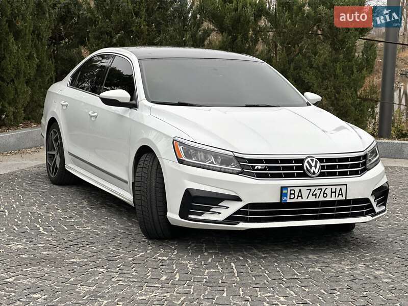 Седан Volkswagen Passat 2016 в Днепре