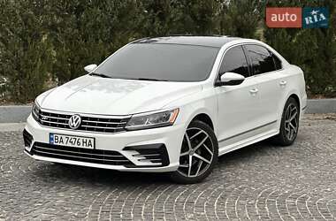 Седан Volkswagen Passat 2016 в Днепре