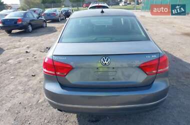 Седан Volkswagen Passat 2014 в Ровно